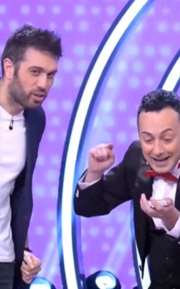 mago en madrid haciendo magia en televisión